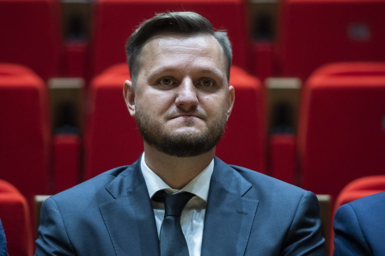 Výpoveď exriaditeľovi AVF Badačovi bola neplatná, tvrdí súd