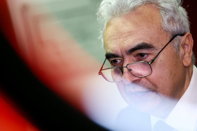 IEA: Ropný šok z Blízkeho východu v apríli zasiahne Európu