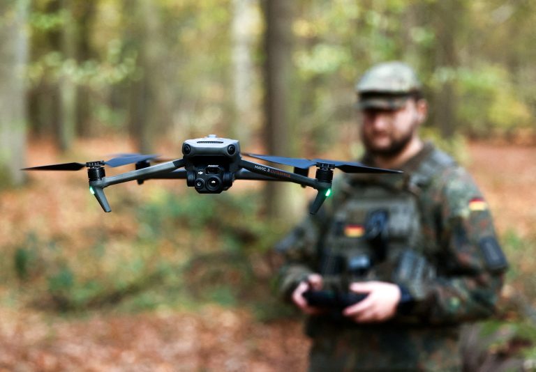 Kríza automobiliek premieňa Nemecko na zbrojovku