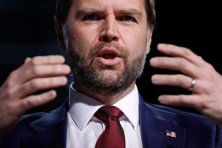 Vance ešte neodcestoval na rokovania o Iráne v Pakistane