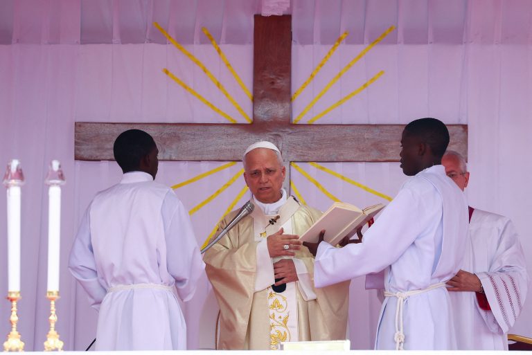 Pápež v Angole kritizoval vykorisťovanie a autoritárske režimy