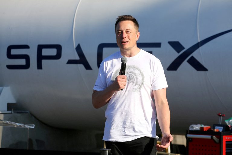 Musk údajne kúpil akcie SpaceX za 1,4 miliardy dolárov