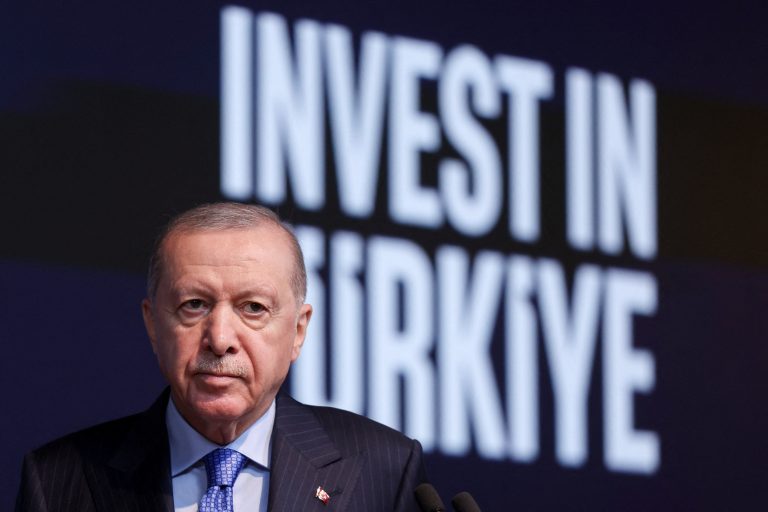 Ankara hlási pokrok v rokovaniach s Kurdmi, spor o reformy trvá