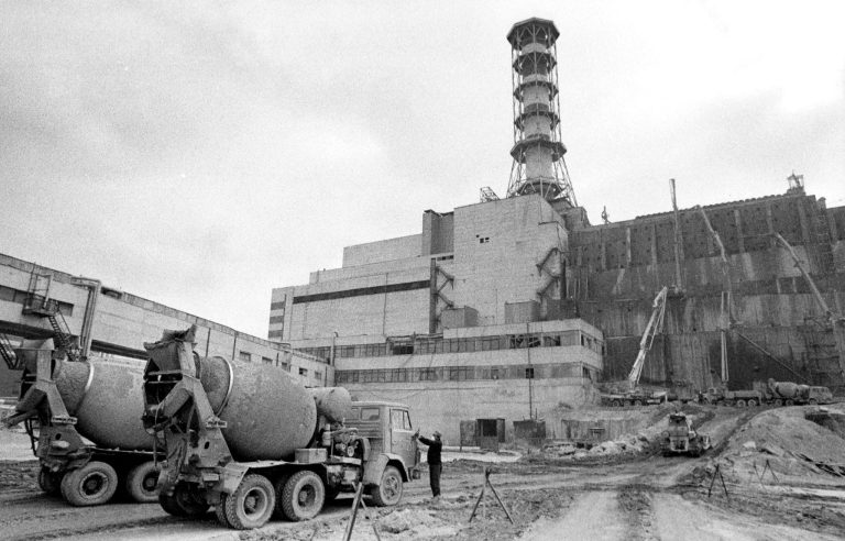 Ukrajina si pripomína 40. výročie černobyľskej katastrofy v tieni vojny