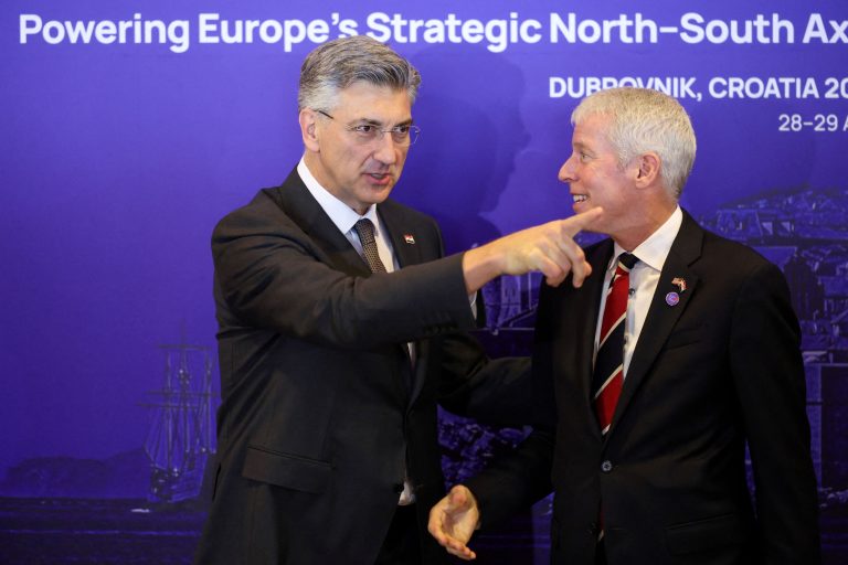 USA uzavreli na Balkáne miliardové energetické dohody
