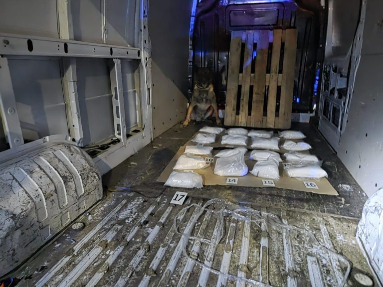 Polícia v Malackách odhalila 50 kíl pervitínu, úkryt našiel pes