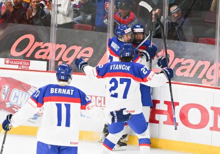 Slovenskí mladíci zdolali na domácich majstrovstvách hokejovú Kanadu 2:1