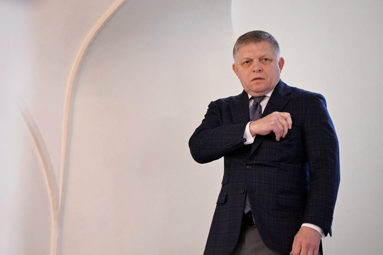 Premiér spája Cintulu s opozíciou a médiami. Je rád, že sa súd skončil