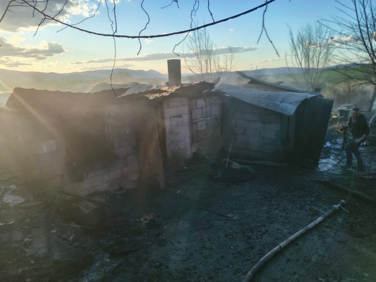 Požiar v obci Poša pripravil o strechu nad hlavou 18 ľudí