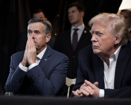 Irán údajne zahnal americkú výsadkovú loď. Trump mu dal ultimátum na dohodu do utorka