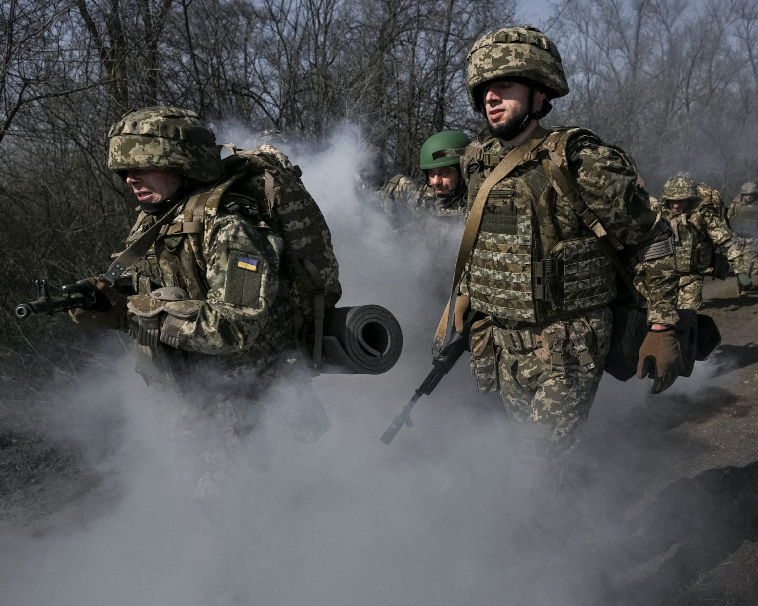 Noví rekruti ukrajinských ozbrojených síl absolvujú svoj prvý vojenský výcvik. Foto: Stringer/Reuters