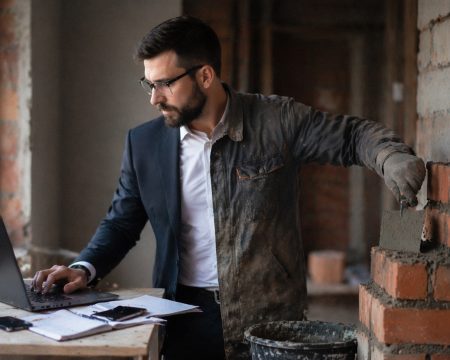 Kradne AI prácu ľuďom? Zamestnávatelia paradoxne poukazujú na nedostatok pracovníkov