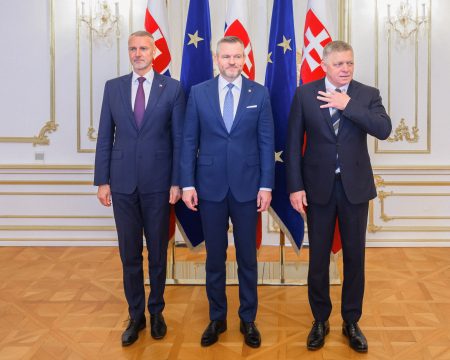 Prílepkový súboj medzi prezidentom a koalíciou sa skončil remízou