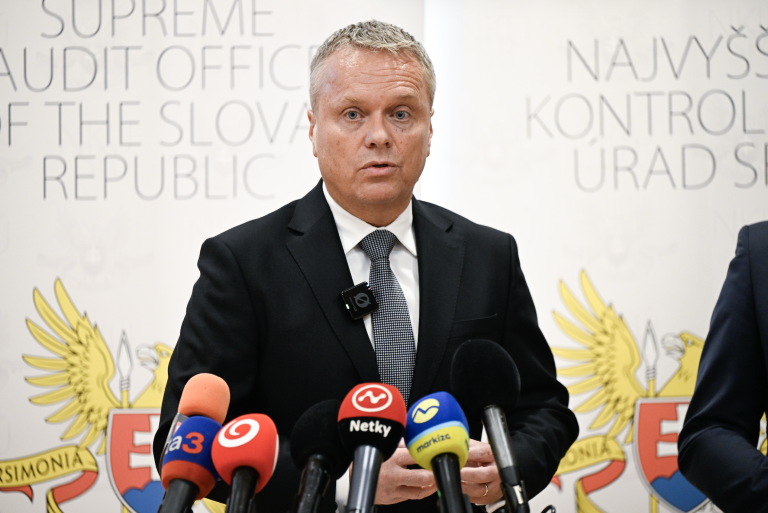 Štátni kontrolóri: Slovensko sa mení na digitálne smetisko