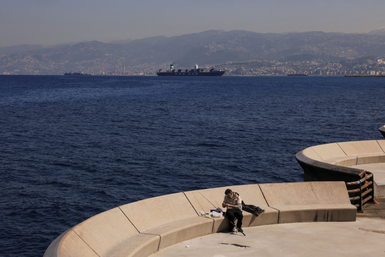 Francúzskej lodi sa podarilo preplaviť cez Hormuzský prieliv