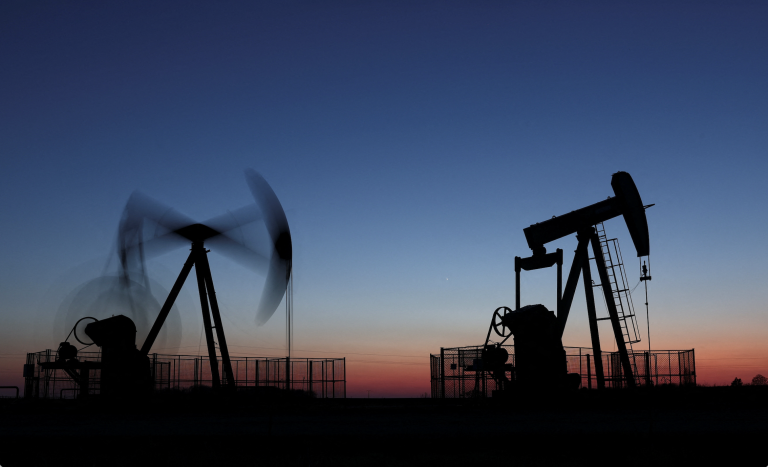 Ceny ropy klesli, trhy sledujú vývoj rokovaní USA s Iránom