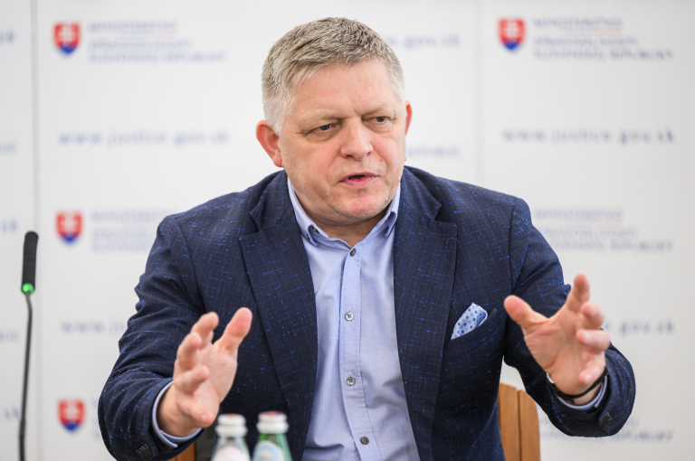 Fico núka kapacity a skúsenosti pri odmínovaní Hormuzu