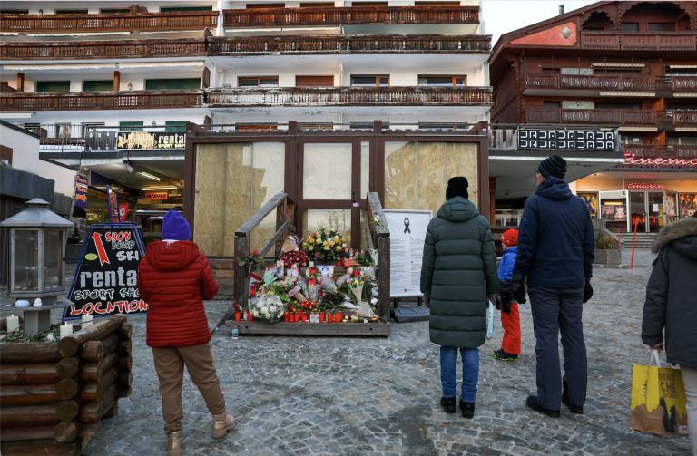 Švajčiarsko chce od Talianska peniaze za liečbu obetí požiaru v Crans-Montane