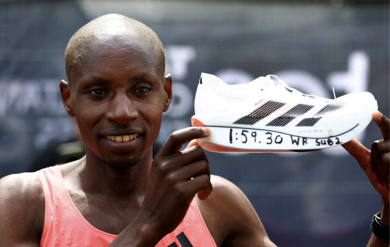 Keňan Sawe ako prvý zabehol maratón pod dve hodiny