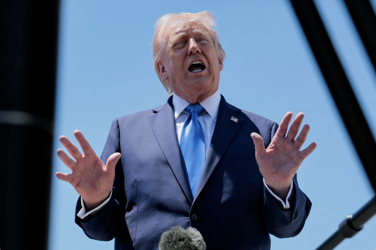 Irán tlačí cez Hormuz, Trump čelí tlaku doma aj v zahraničí