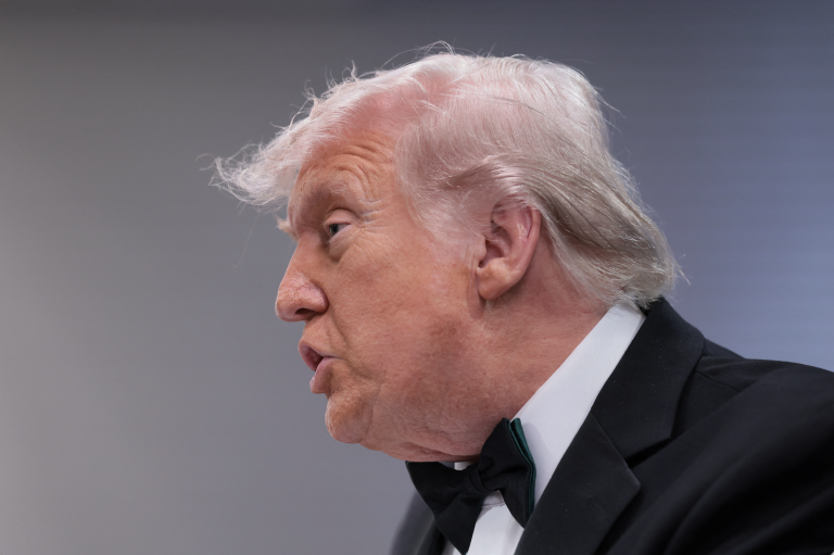„Keď máte vplyv, idú po vás,“ vysvetlil Trump útok na večeri