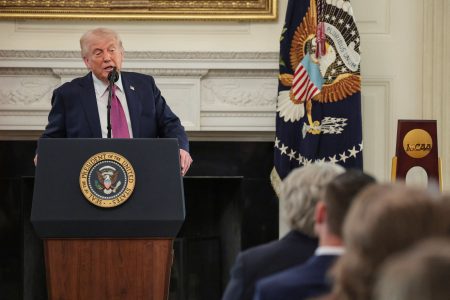 Republikáni menia stratégiu, Trump nemá dominovať