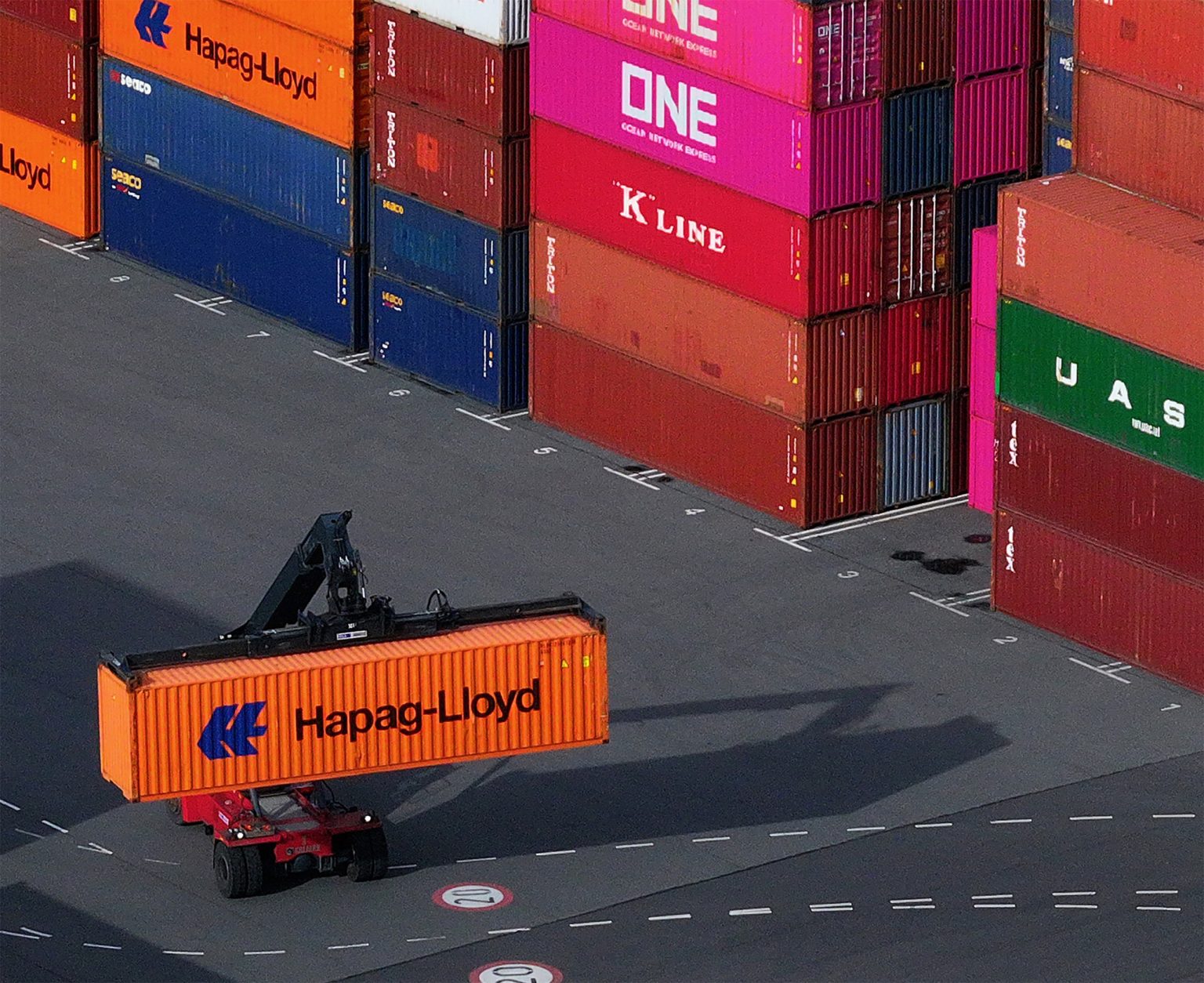 Six Hapag-Lloyd container ships remain stranded in the Persian Gulf as the Strait of Hormuz stays blocked despite a ceasefire. Photo: Sean Gallup/Getty Images