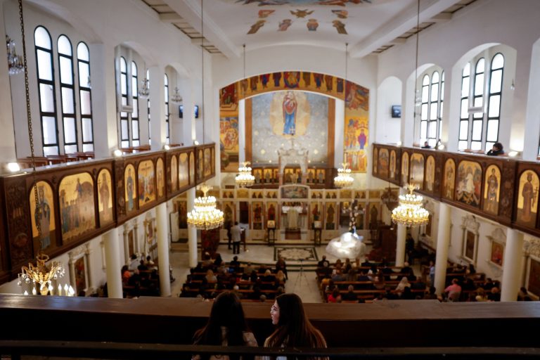 Katolicizmus viac ľudí opustilo, ako sa k nemu pridalo