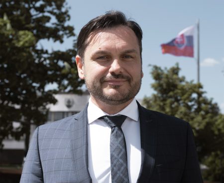 Stachura: KDH nie je politický kamikadze. Júlové referendum sú vyhodené milióny eur