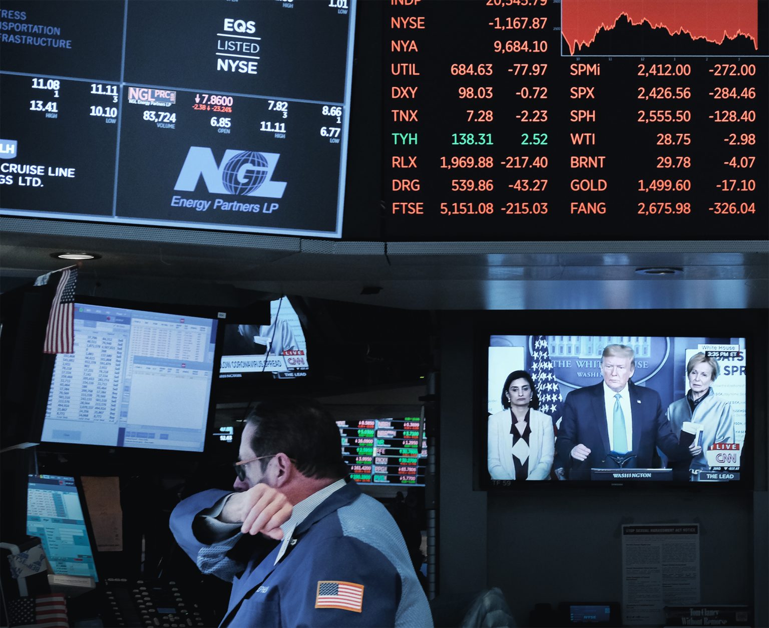 Markets show resilience despite geopolitical tensions, while inflation risks and a presidential stock tip draw attention. Photo: Spencer Platt/Getty Images