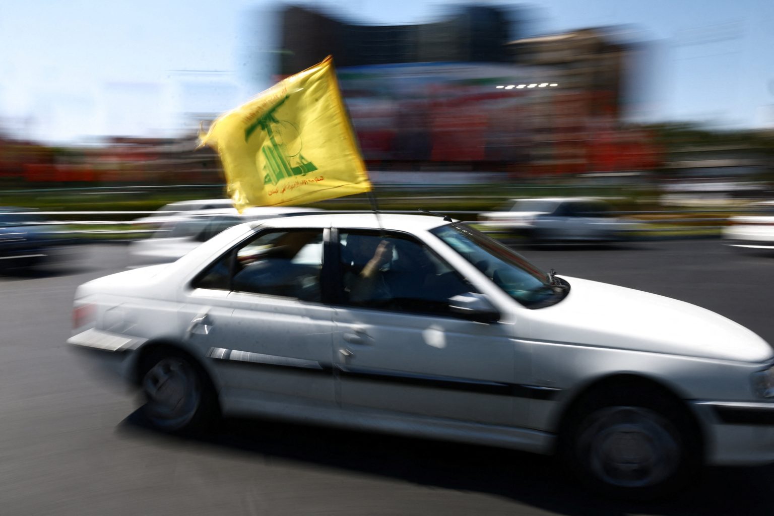 Vlajka hnutia Hizballáh. Foto: Majid Asgaripour/WANA (West Asia News Agency) via Reuters