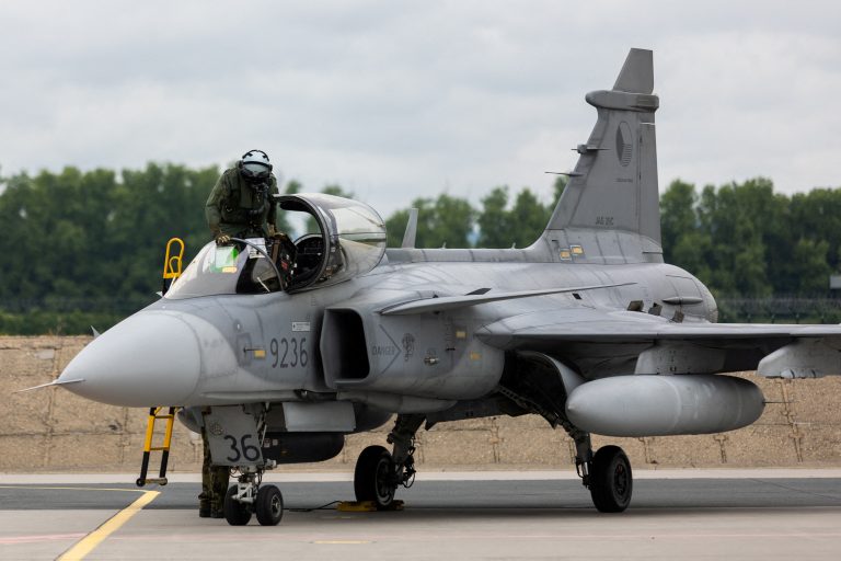 JAS 39 Gripen stíhací lietadlo.