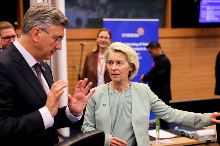 {"sk_alt_text":"Ursula von der Leyenová a premiér Chorvátska Andrej Plenković.","en_alt_text":"Ursula von der Leyen and Croatia\'s Prime Minister Andrej Plenkovic","sk_source_text":"Ursula von der Leyenová a premiér Chorvátska Andrej Plenković. Foto: Yiannis Kourtoglou/Reuters","en_source_text":"Ursula von der Leyen and Croatia\'s Prime Minister Andrej Plenkovic. Photo: Yiannis Kourtoglou/Reuters"}