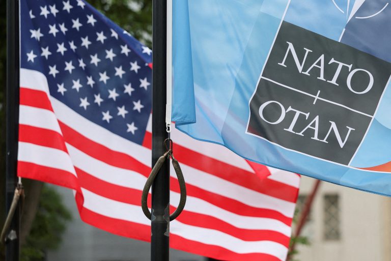 NATO: Stiahnutie amerických vojakov znamená tlak na Európu