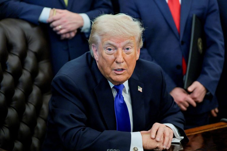 Trump tvrdí, že prímerie s Iránom ukončilo vojnu, Kongres nesúhlasí