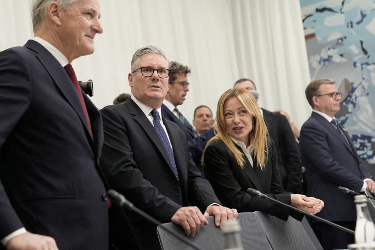 Nórsky, britský a taliansky premiér na fotografii.