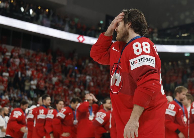 Christoph Bertschy vyzerá skleslo po zápase.