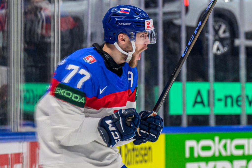 Martin Faško-Rudáš sa teší z gólu počas zápasu Slovinsko - Slovensko na MS v hokeji vo švajčiarskom Fribourgu. Foto: Veronika Mihaliková/TASR