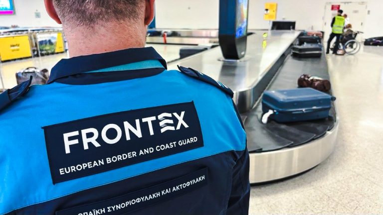 Frontex varuje pred zbraňami v Ukrajine.