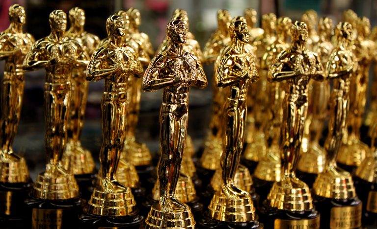 Zlatá soška Oscara zmizla počas letu, filmár pátra po ocenení