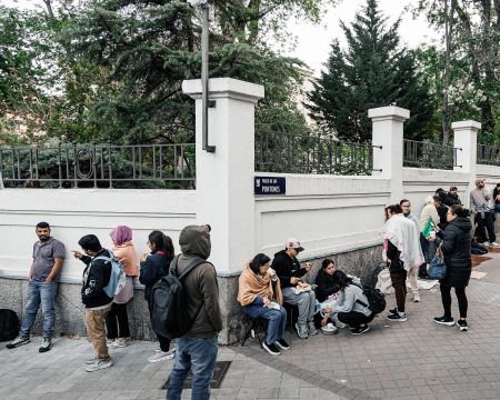 Španielsko zavádza hromadnú amnestiu pre nelegálnych migrantov