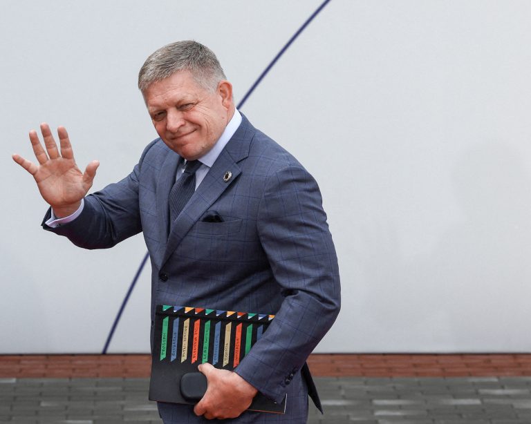 Fico sa v Jerevane stretol s opozičnou líderkou Cichanovskou
