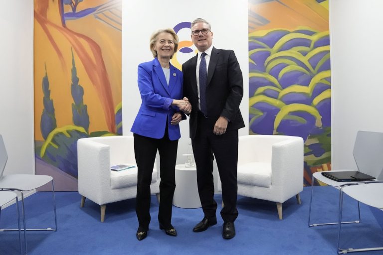 Británia sa chce zapojiť do miliardovej pomoci Ukrajine
