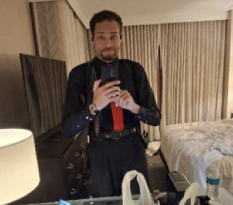 Selfie Cole Thomas Allen.