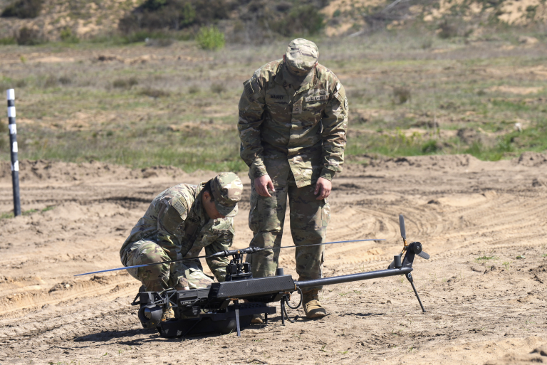 NATO testuje nové technológie proti dronom.