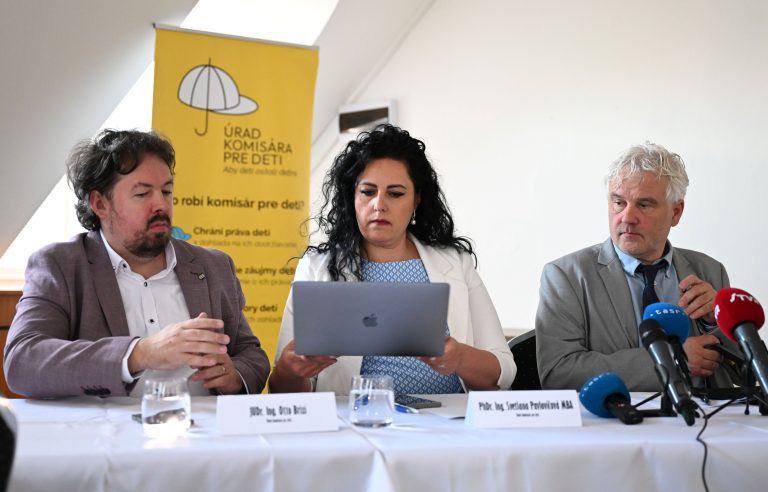 Otto Brixi, Svetlana Pavlovičová, Jozef Mikloško.
