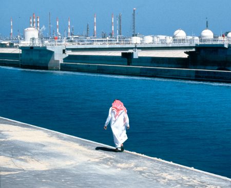 Access to export routes beyond Hormuz has become a decisive advantage for Gulf oil producers. Photo: Getty Images/Liaison