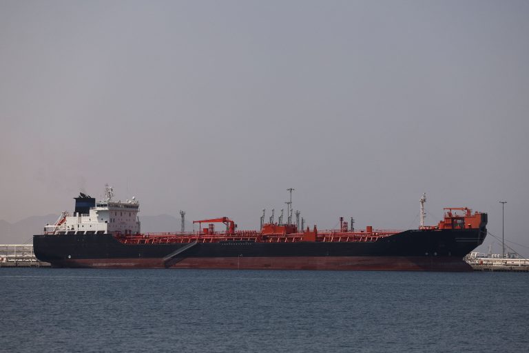 Ropný tanker v Hormuzskom prielive.