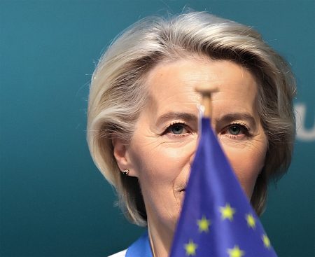 By centralizing control of an EC department handling a third of EU spending, Ursula von der Leyen is seeking to expand her authority over the bloc’s finances. Photo: Getty Images/Christian Marquardt/NurPhoto