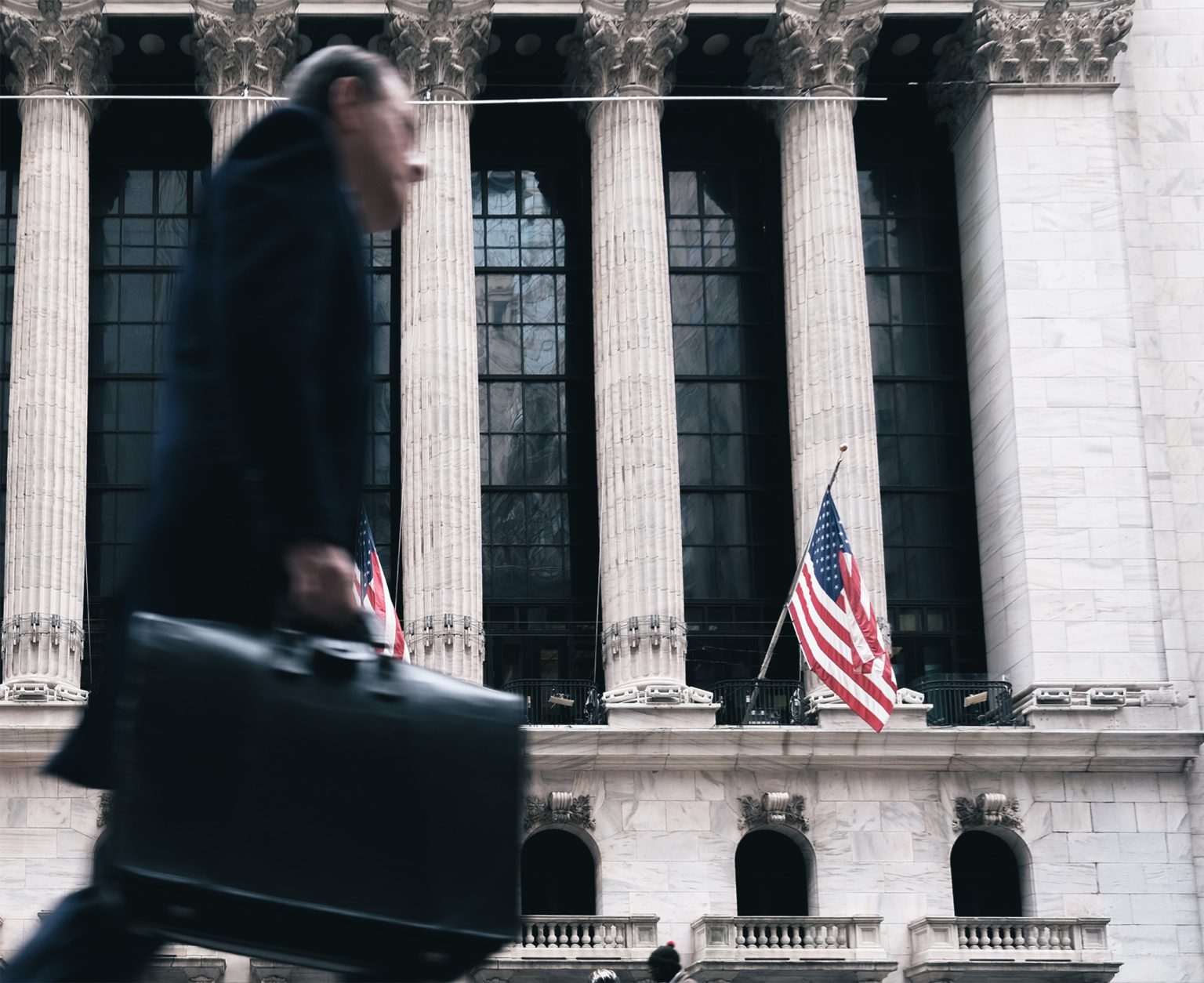 Rozchod trhov s realitou je zavŕšený, keď AI horúčka ženie Wall Street na rekordné maximá, zatiaľ čo skutočný svet dusí inflácia a konflikt s Iránom. Foto: Spencer Platt/Getty Images